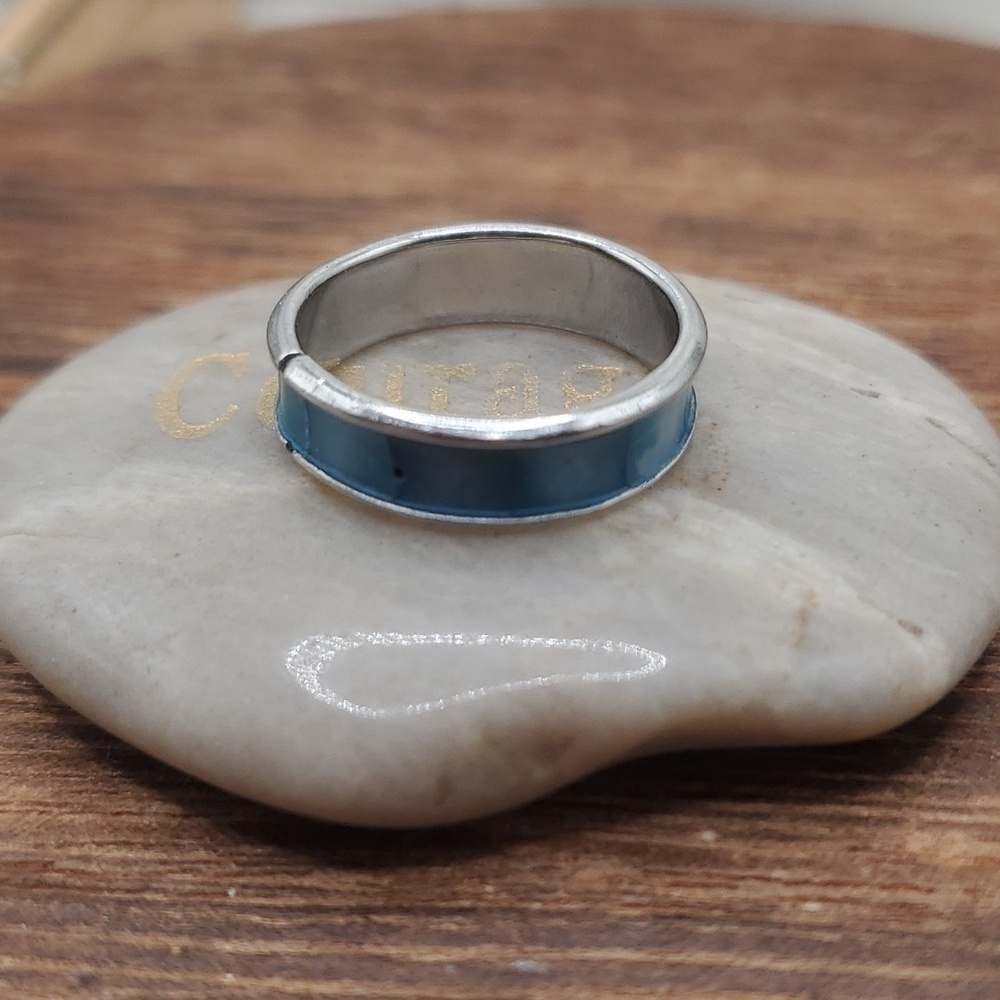 Size 6 mother of pearl blue skies ring R154 - Picture 2 of 3